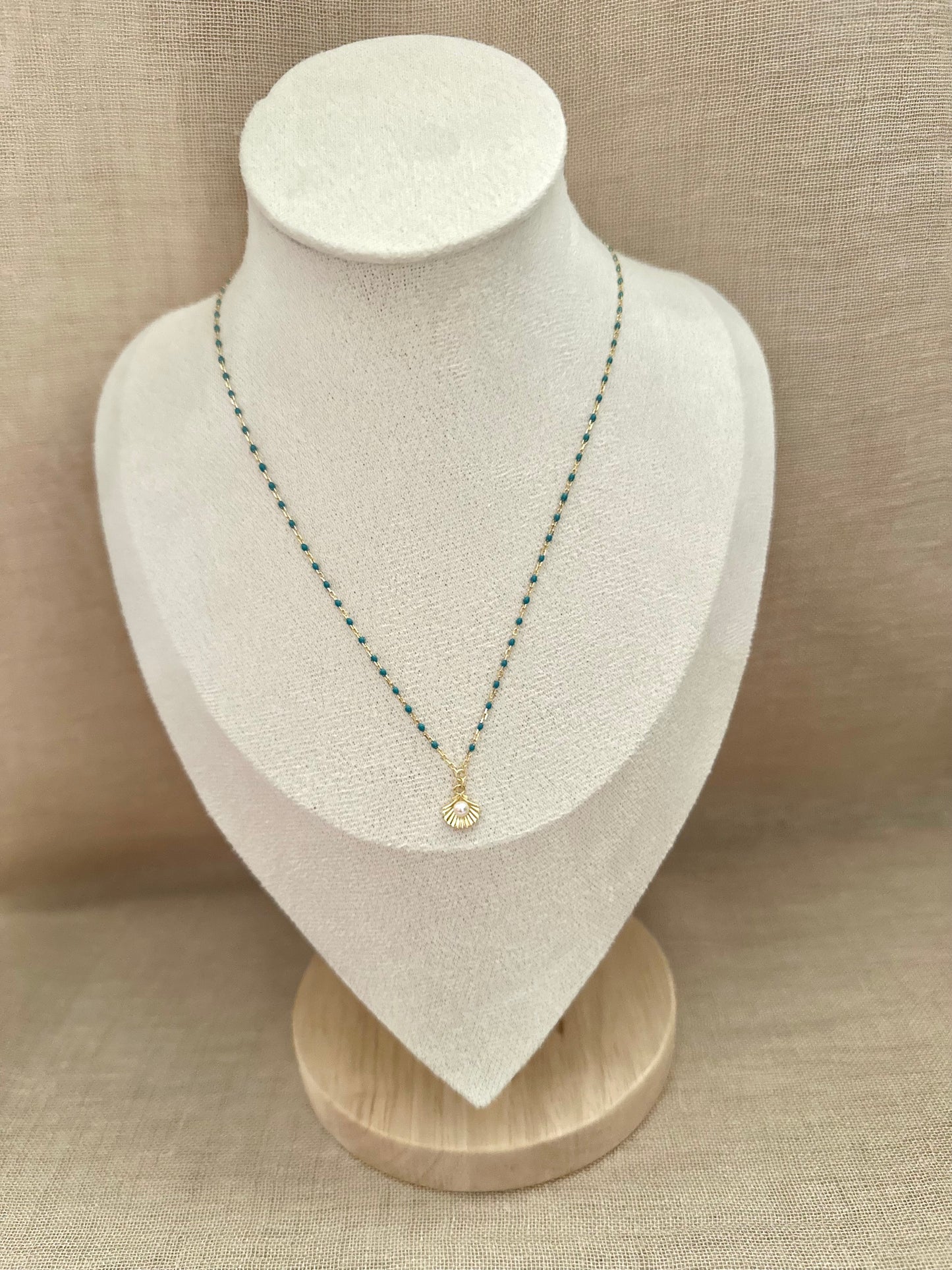 Collier Blue